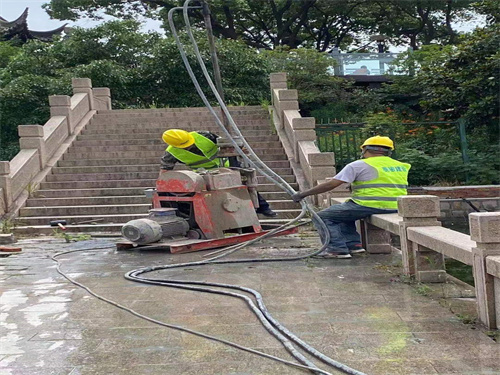 四川地基基础注浆加固水泥比水灰比是多少？